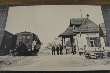 Geuensee Bahnhof mit Zug 