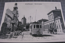Schaffhausen Bahnhofplatz mit Tram