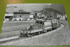 Wilderswil mit Güterzug