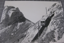 Echtfoto Pilatus mit Bahn
