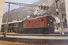 Bahnhof Samedan mit Zug
