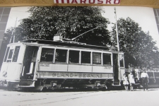 Gland Bahnhofplatz mit Tram