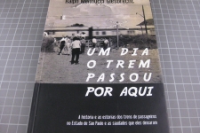 Um dia o trem passou por Aqui