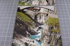 Schöllenenschlucht mit Zug 