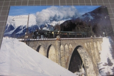 Cinuos-chel Viadukt mit Dampfzug