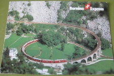 Brusio mit Kehrviadukt und Zug