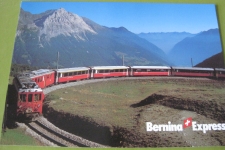 Alp Grüm mit Bernina Express Zug