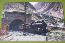Der grosse Tunnel Göschenen mit Zug