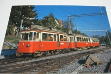Forchbahnzug vor dem neuen Depot