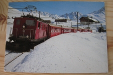 Oberalp Passhöhe mit Zug 