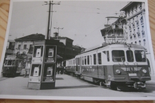 AK Bahnhofplatz Bern mit Zug und Tram 