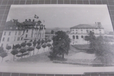 Zug Bahnhof mit Tram