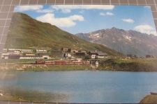 Oberalp Passhöhe mit Zug 