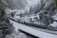 Rodi-Fiesso mit Ae 8/14 11801 und Re 4/4 III