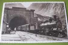 Der grosse Tunnel Göschenen mit Zug