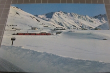Oberalp Passhöhe mit Zug 