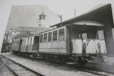 Bignasco mit abgestellten Bahnwagen