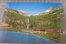 Oberalp Passhöhe mit Zug 