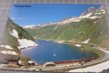 Oberalp Passhöhe mit Zug 