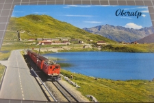 Oberalp Passhöhe mit Zug 