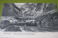 Der grosse Tunnel Göschenen mit Zug