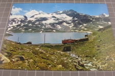 Bei Bernina-Hospiz mit Zug 