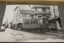 Nyon mit Schneesportzug beim Bahnhof