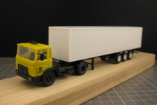 Sattelschlepper weiss-gelb