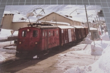 Andermatt mit Güterzug im Bahnhof