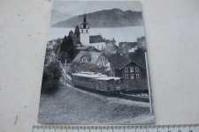 Vitznau mit Kirche und Zug