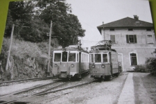 Ponte Brolla Bahnhof mit Zug und Tram