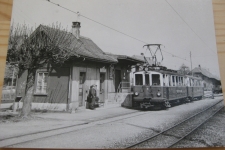 Brüttelen Bahnhof mit Zug