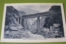 Amsteg Kerstelenbachbrücke mit Zug