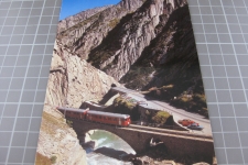 Schöllenenschlucht mit Zug 