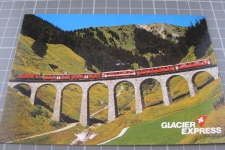 Sedrun Bugnei Viadukt mit Zug 