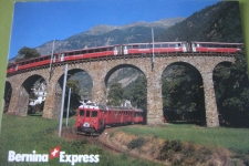 Brusio mit Kehrviadukt und Zug