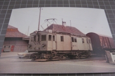 Ins Dorf mit Güterzug