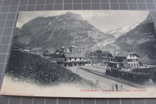 Grindelwald mit Bahnhof und Zug 