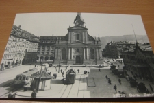 Bern Bahnhofplatz mit Zug und Tram