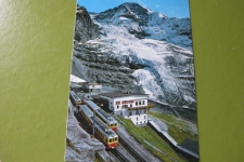 Eigergletscher mit Zügen