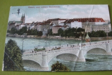 Basel mittlere Brücke mit Tram 