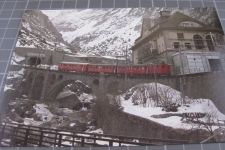 Bahnhof Göschenen mit Depot und Zug
