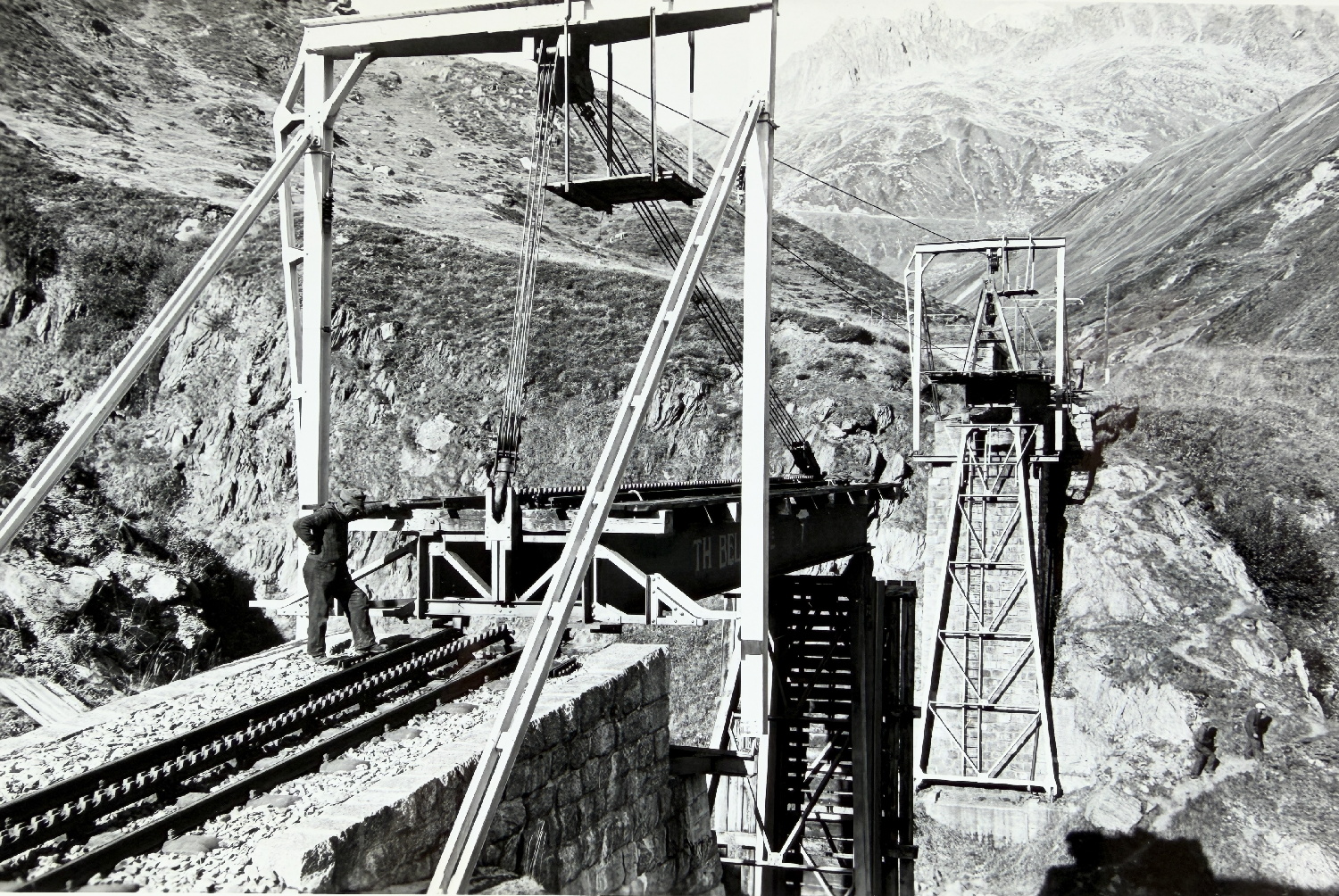 035-90.JPG